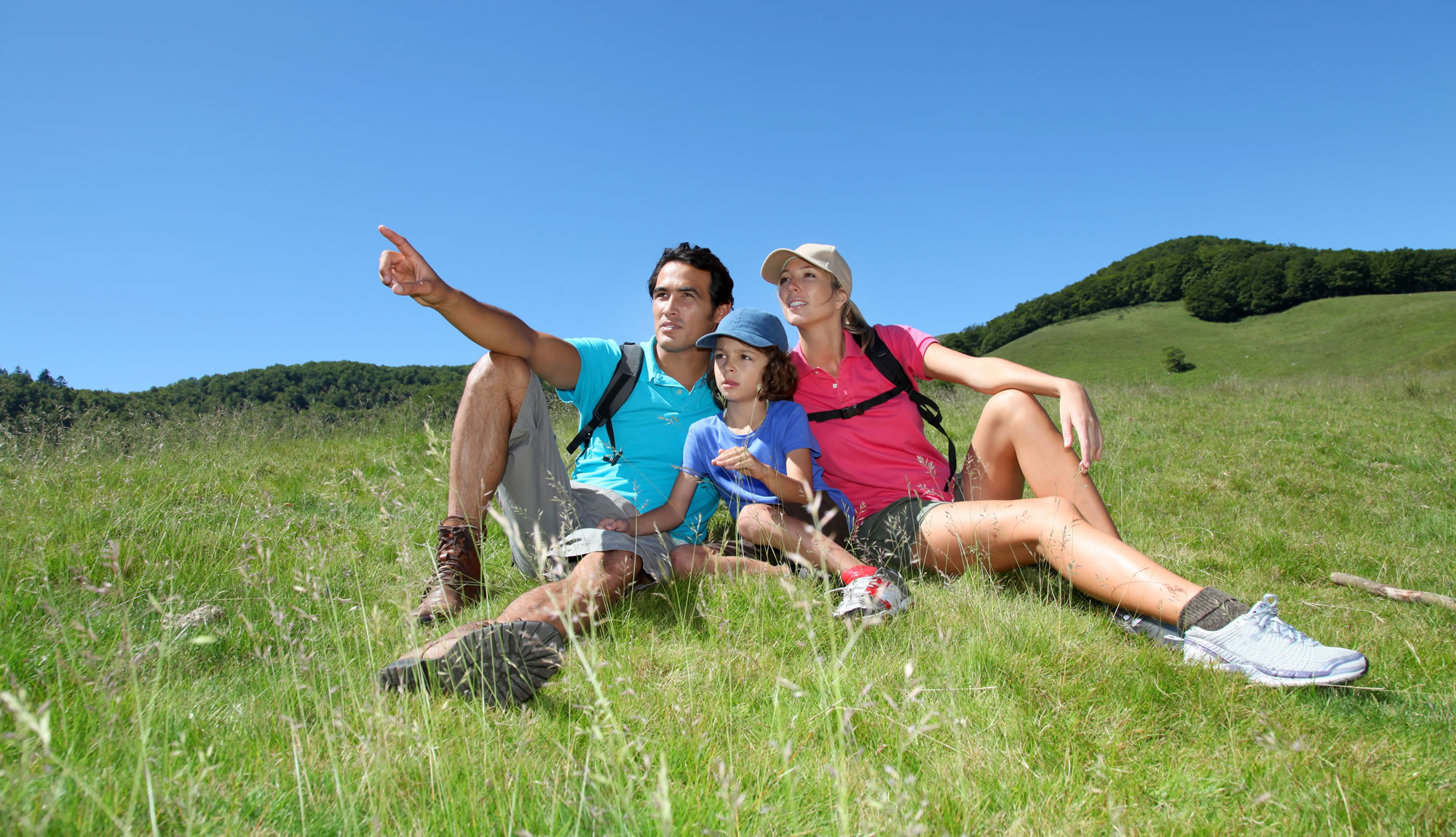 Familie im Sommerurlaub beim Wandern in Haus im Ennstal