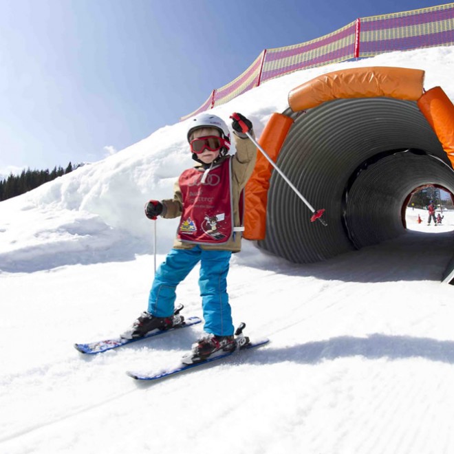 In den örtlichen Skischulen lernen Kinder spielerisch das Skifahren © Christine Höflehner